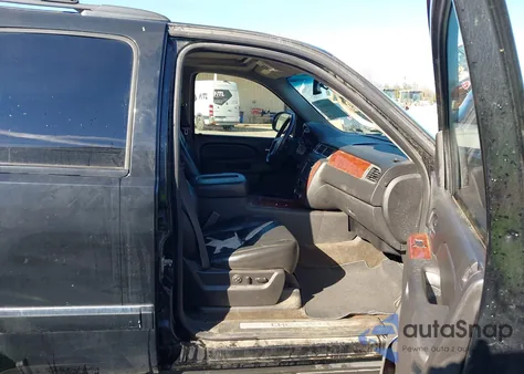 2011 Chevrolet Tahoe Ltz z USA, uszkodzony, nr VIN 1GNSKCE06BR347545